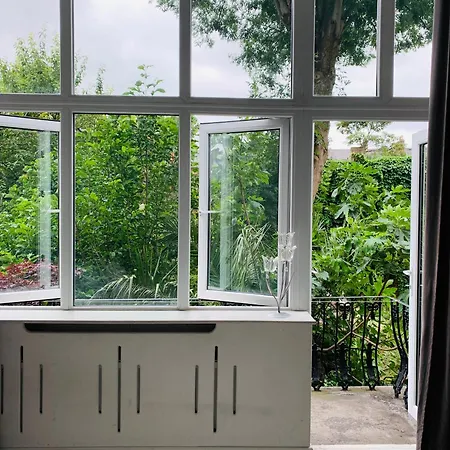 Stunning Holland Park 2 Bedroom - Sleeps 6